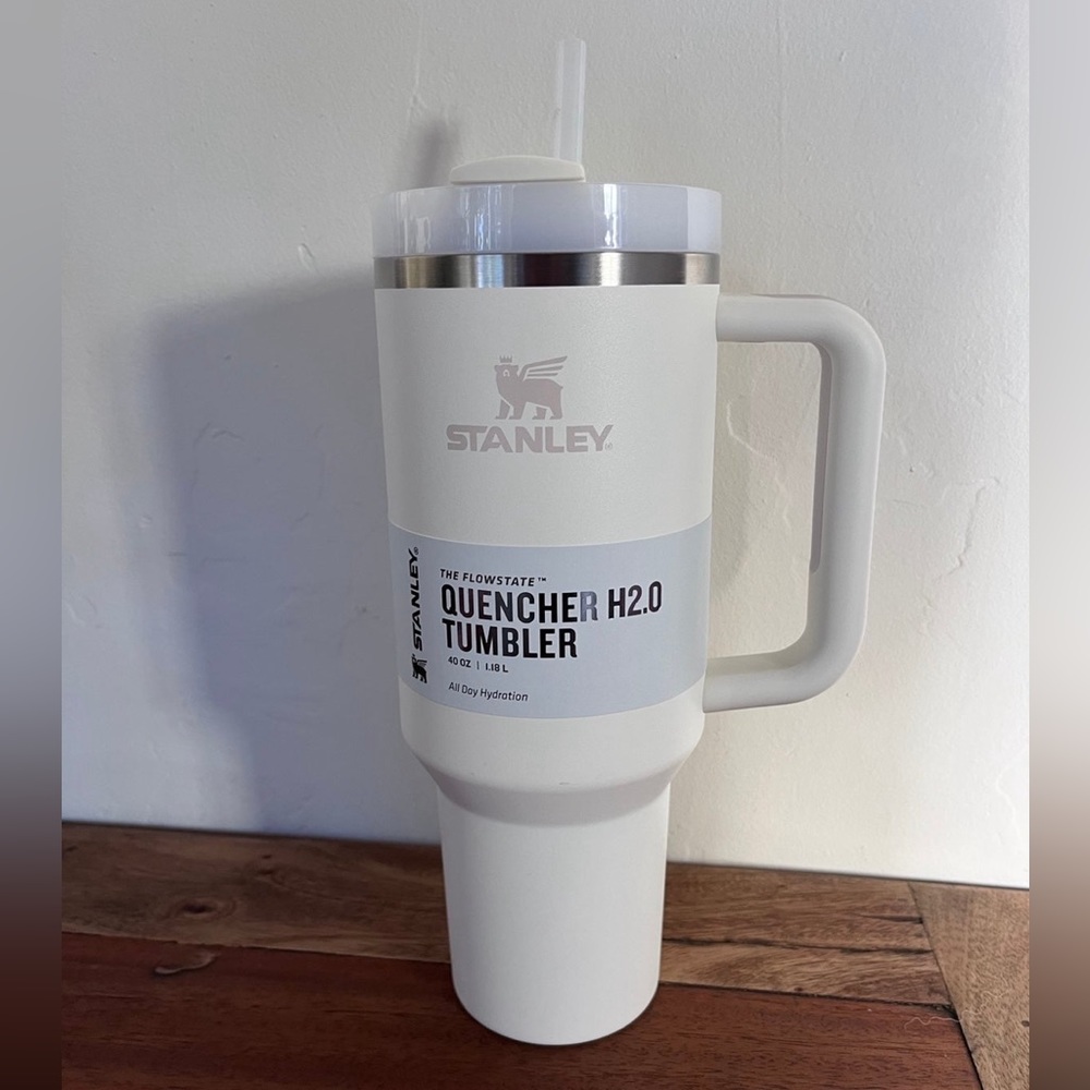 NEW Stanley Quencher H2.0 FlowState Cream 40 OZ Insulated Tumbler Cup
